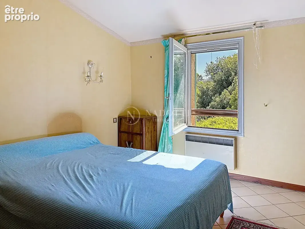 Lauris - Propriété avec piscine et dépendance sur 3300m2 de terrain. - photo 14