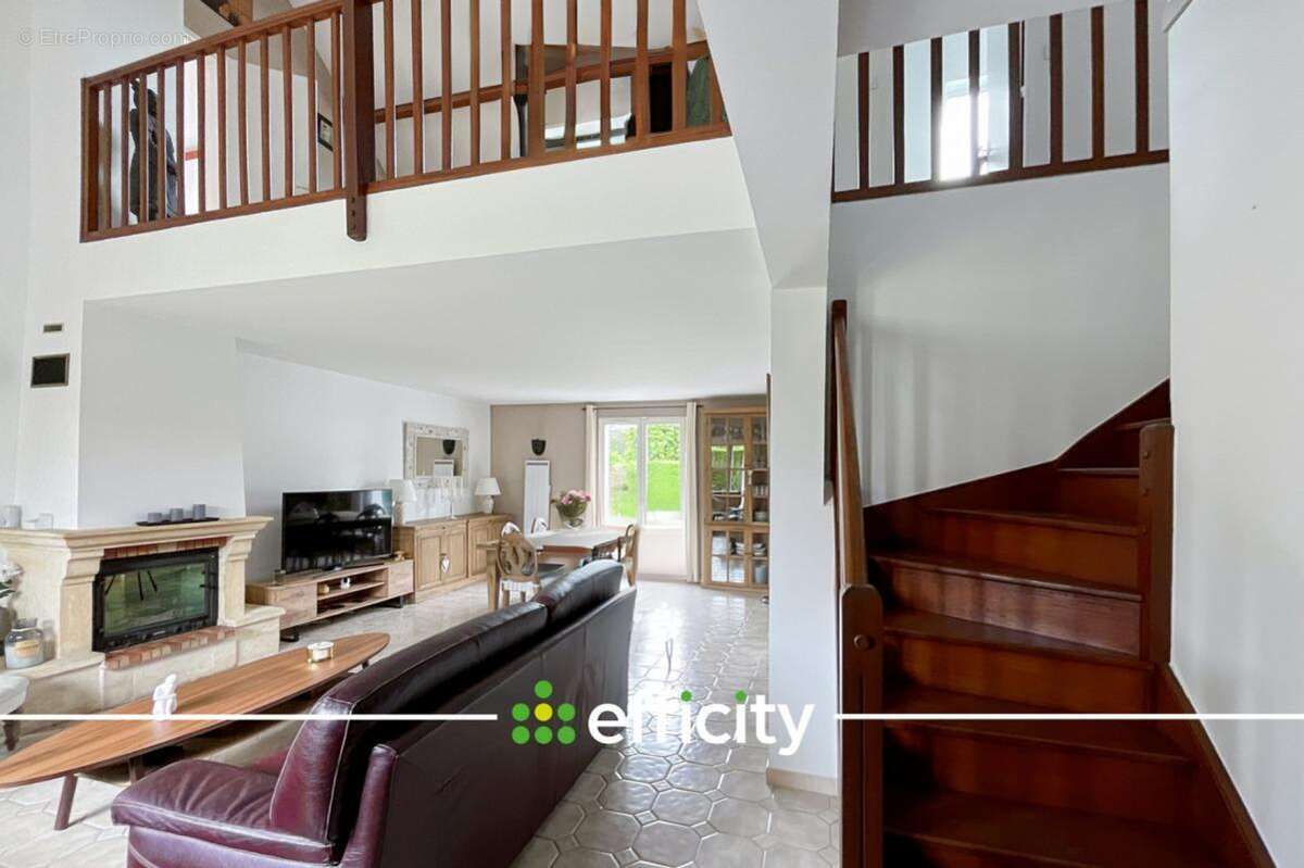 Maison à MANDRES-LES-ROSES