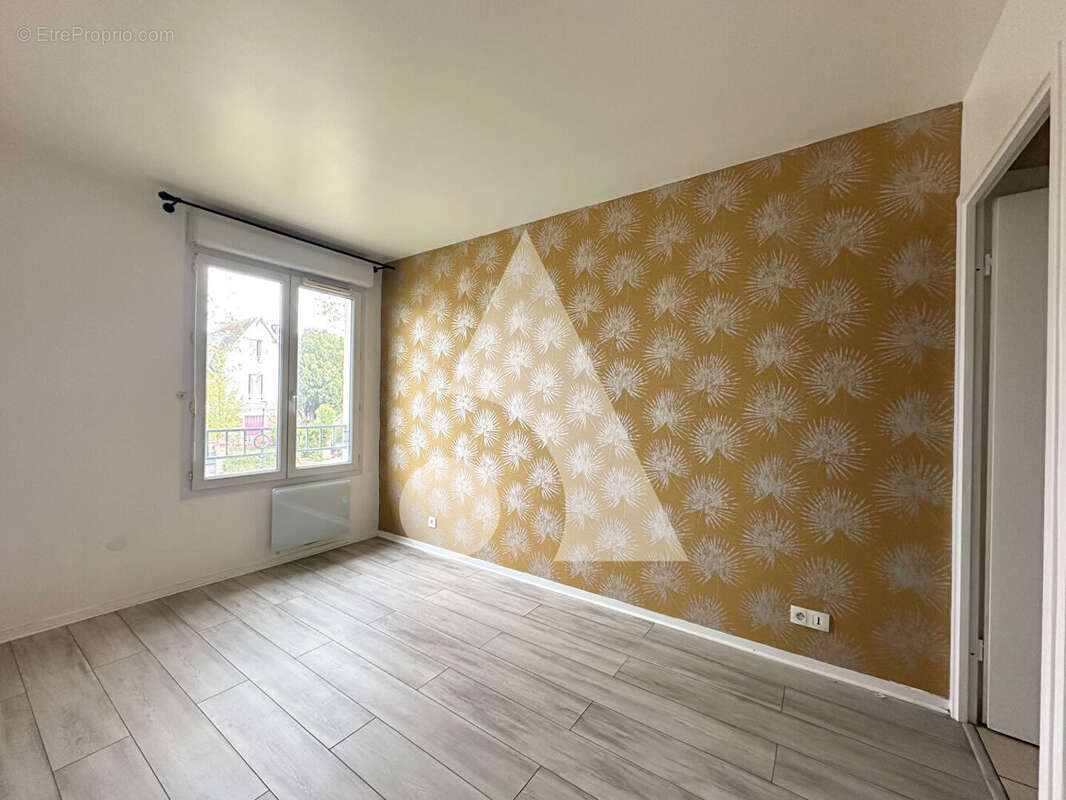 Appartement à LE COUDRAY-MONTCEAUX