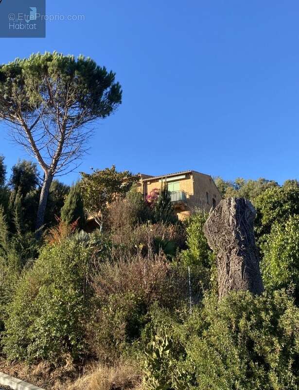 Maison à BAGNOLS-EN-FORET