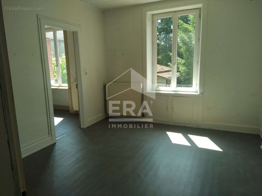 Appartement à GRANGES-SUR-VOLOGNE