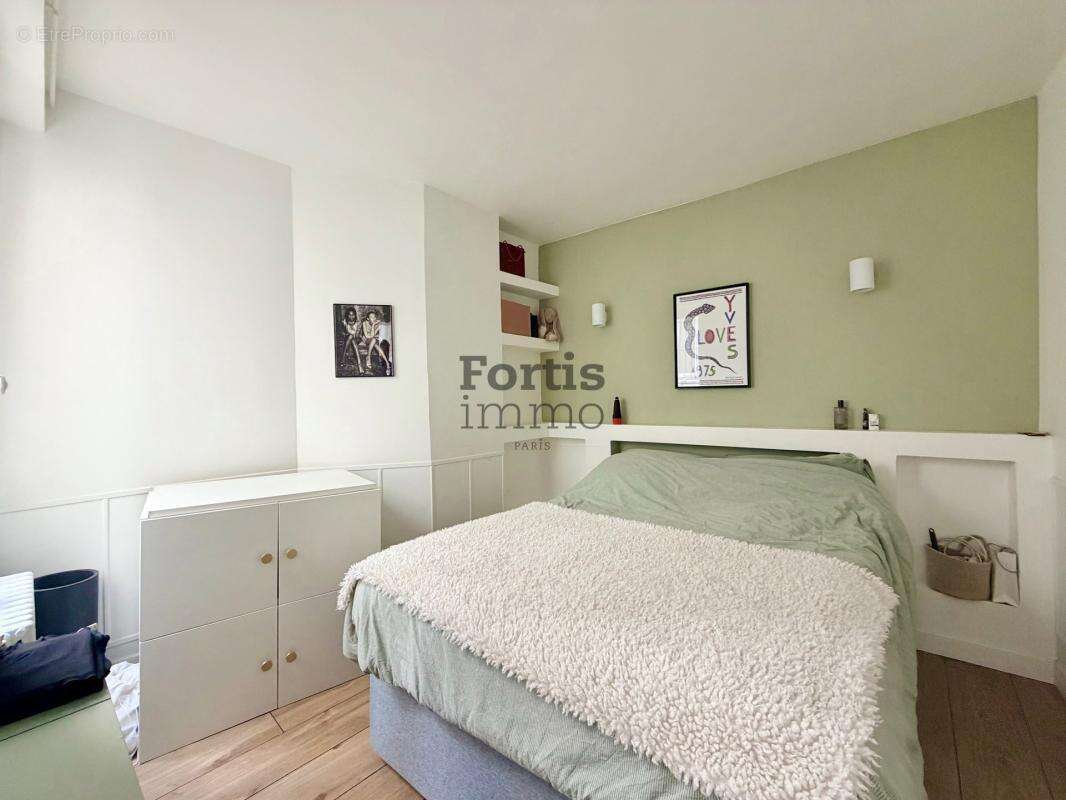 Appartement à PARIS-1E