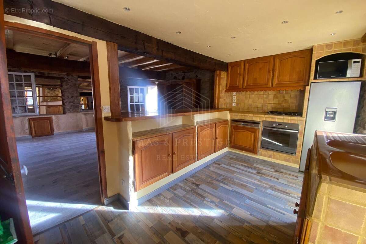 Maison à COUSTOUGES