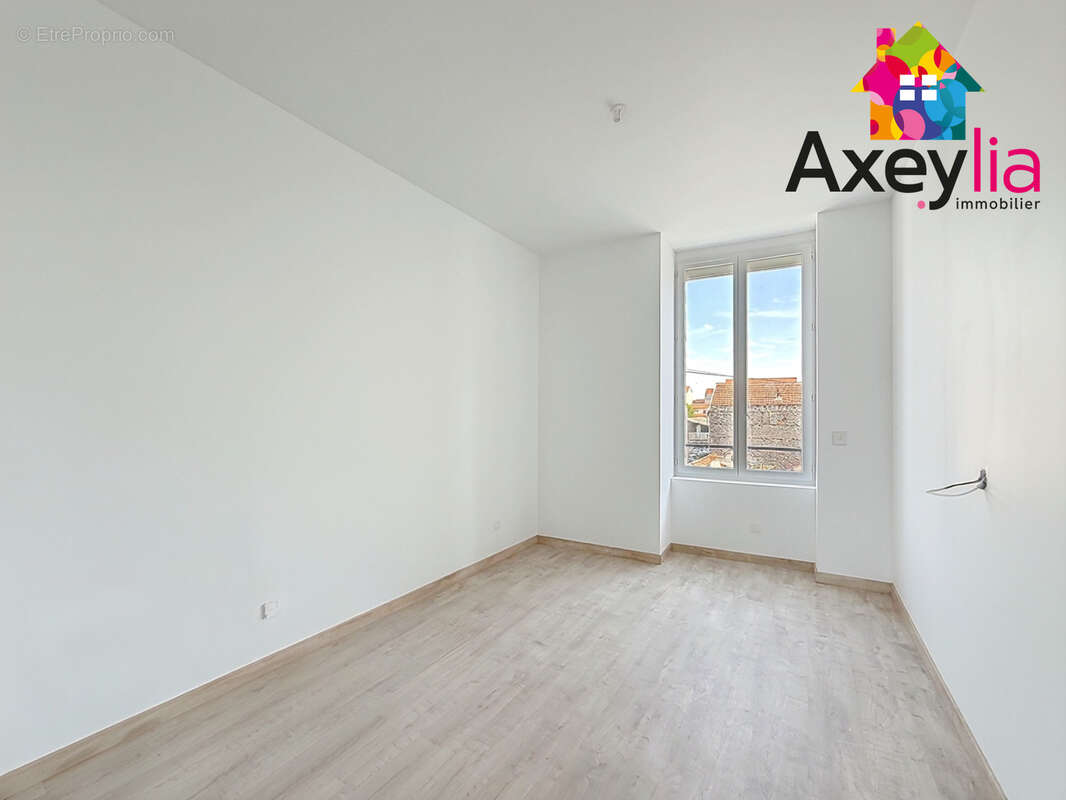 A vendre - riorges - appartement t3 entièrement rénové avec cabanon extérieur - photo 5