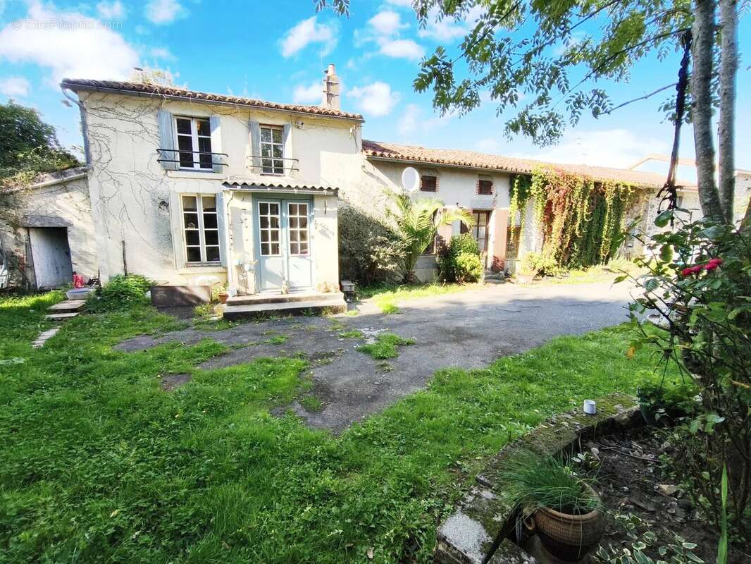 Maison à MONCOUTANT