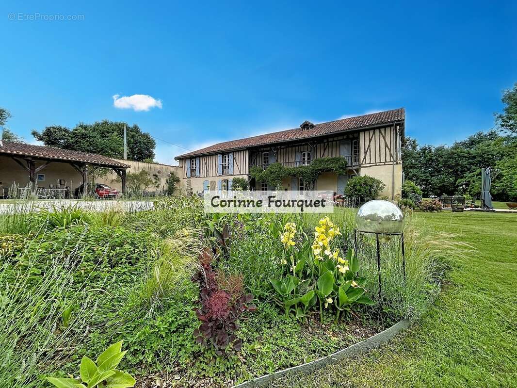Demeure de caractère datant de 1650 – 7 000 m² de parc - photo 2