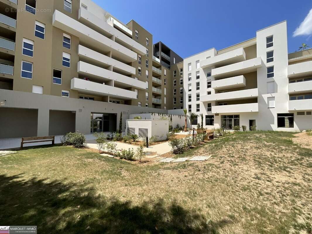 APT T3 offrant 67 m² avec terrasse 19 m² et parking au 3° étage avec ascenseur... - photo 17