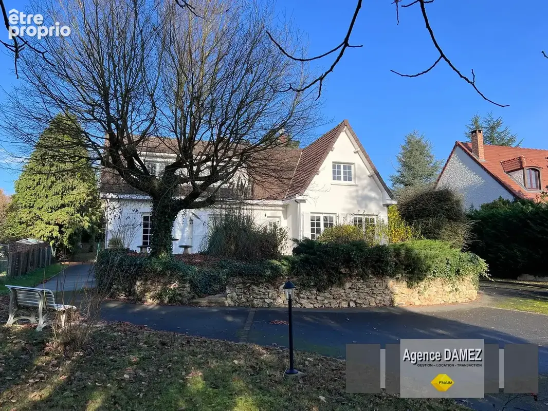 Maison de 8 pièces à 4 minutes de Dourdan, 200 m² avec sous-sol, garage, et grand terrain de 1723 m² - photo 5