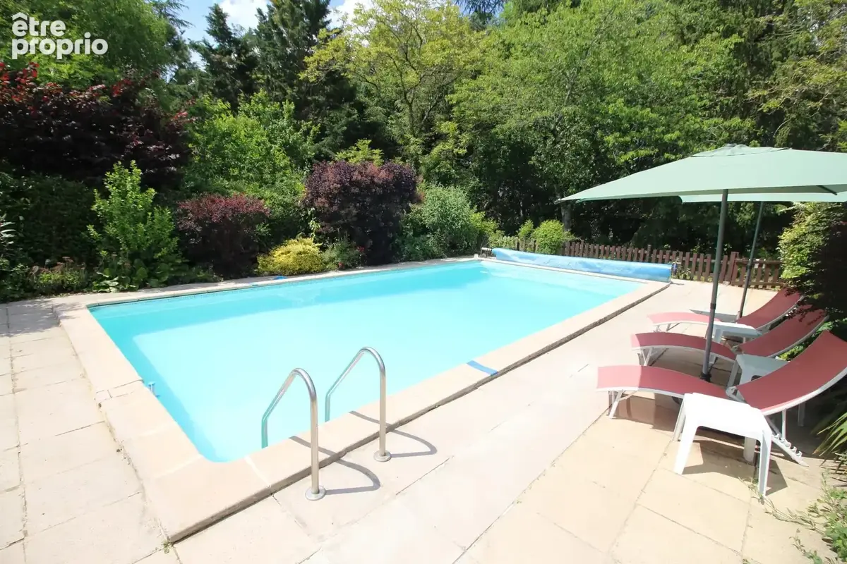 En bordure de village, maison indépendante de quatre chambres avec deux gîtes de deux chambres, grand jardin et piscine - photo 2