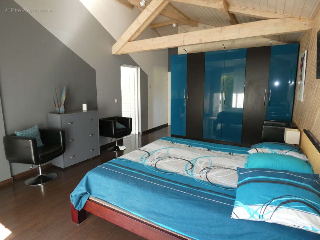 Maison à LARAGNE-MONTEGLIN