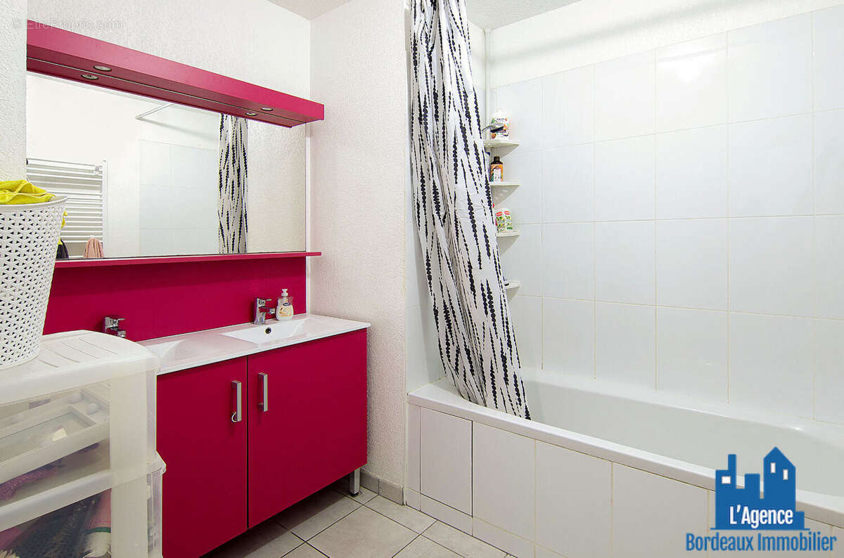 Appartement à VILLENAVE-D&#039;ORNON