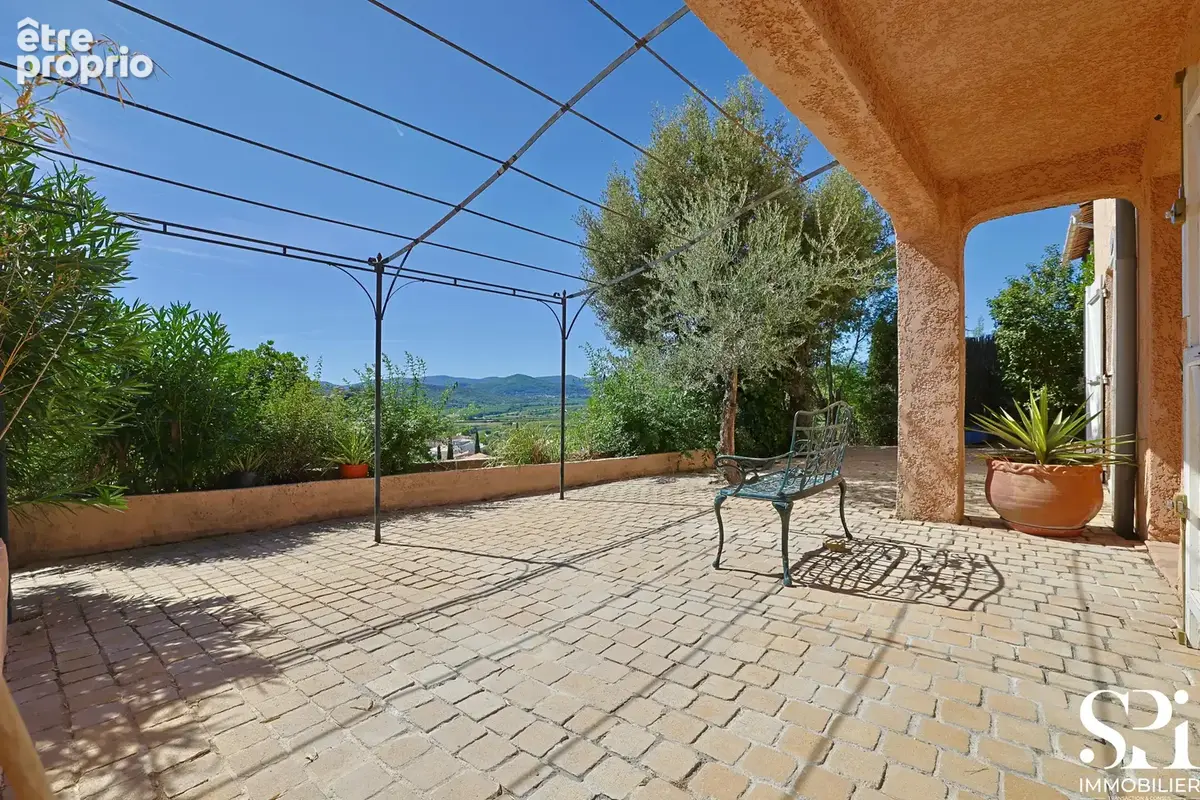 Vente maison Pierrefeu-du-Var (83)   Maison 195m2 au sol divisée 2 appartements   Terrain 1 740 m2 - photo 5