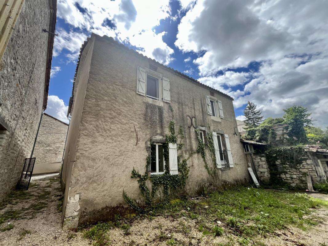 Maison à CASTELNAU-MONTRATIER