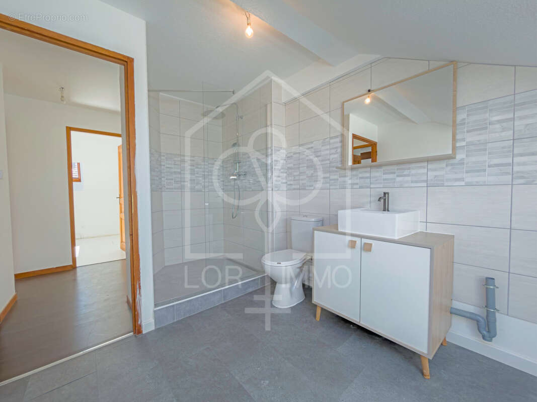 Appartement à MONTOIS-LA-MONTAGNE