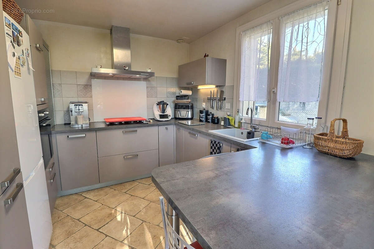 Maison à ENTRAIGUES-SUR-LA-SORGUE