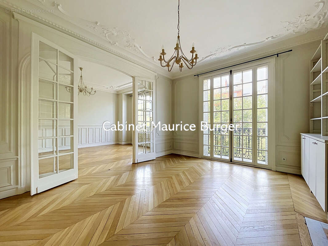 Appartement de caractère   104,55 m2   Immeuble de standing - photo 2