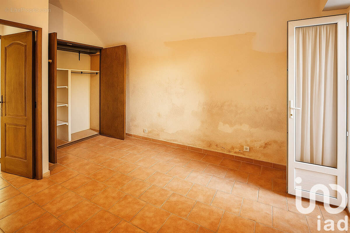 Appartement 89 m² à Saint-Martin-De-La-Brasque  - photo 7