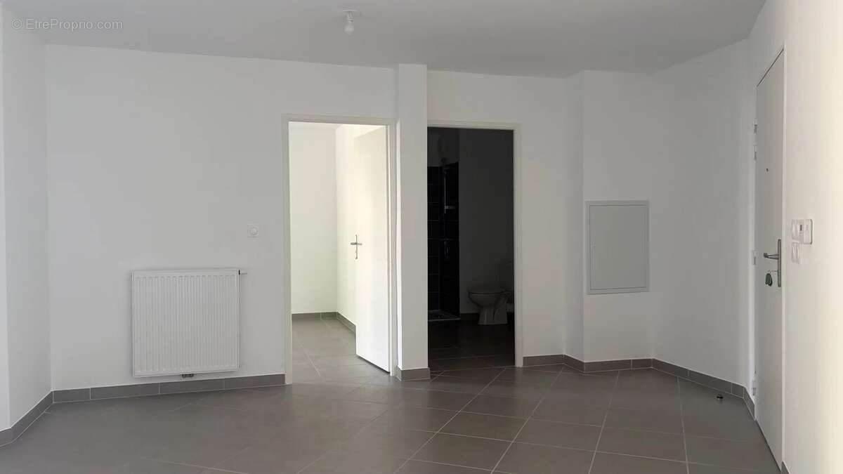 Appartement T2 - Etat Neuf avec jardin privatif et stationnement - Port-de-Bouc - Résidence Villa Marina - photo 6