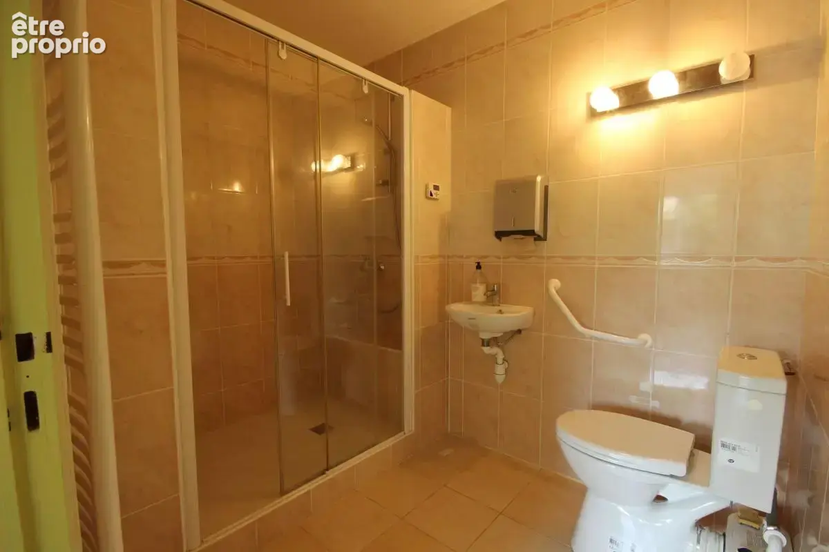 Billère hauteurs — appartement t2 lumineux de 77 m² avec potentiel de transformation - photo 11