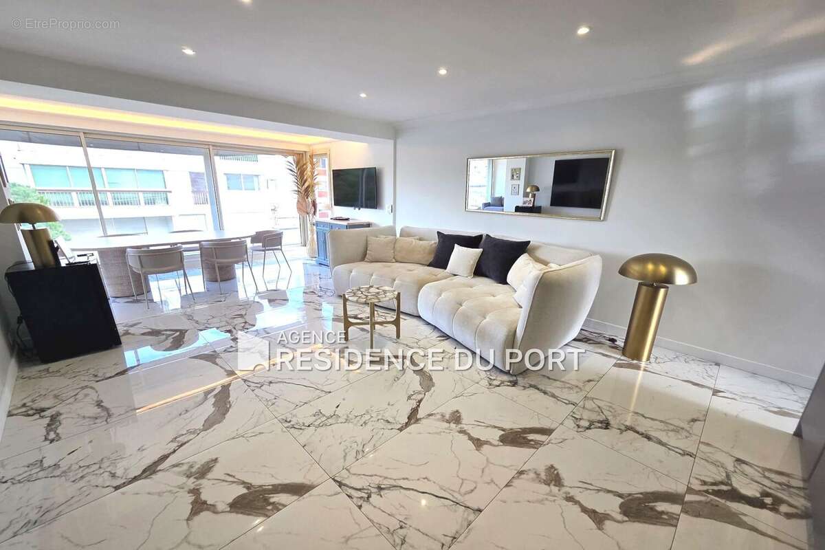 Appartement à MANDELIEU-LA-NAPOULE