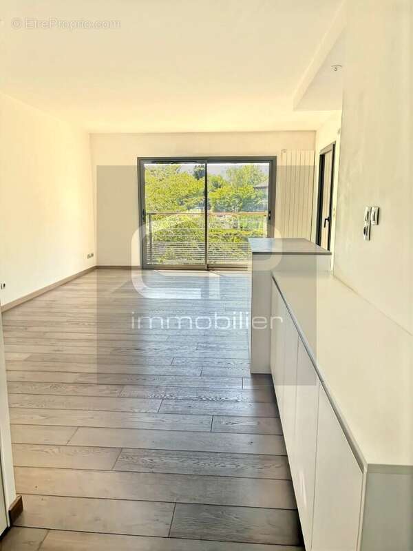 Appartement T3 de standing de 72 m² avec terrasse  Annecy Albigny  À deux pas du lac - photo 4