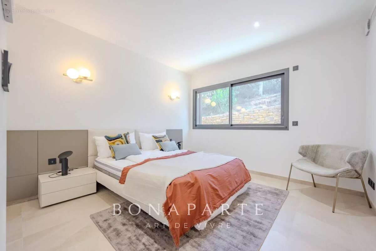 GASSIN - SAINT-TROPEZ Exclusivité : Magnifique villa-appartement en duplex avec très belle vue merUSIVITE : Magnifique "villa ap - photo 17