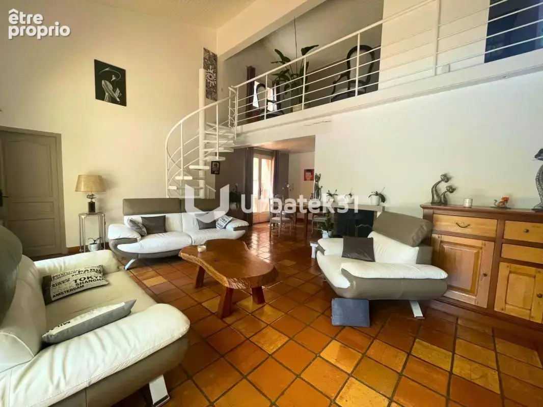 Maison - 8 pièces - 175 m² - photo 2