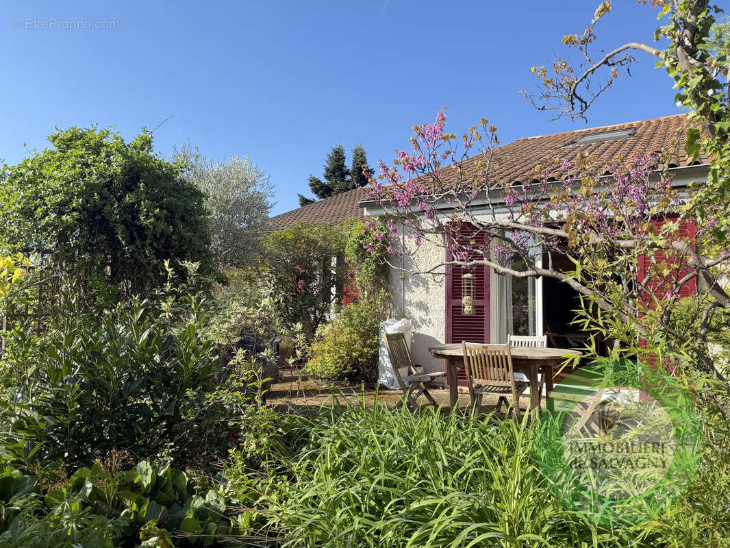 Maison à LA TOUR-DE-SALVAGNY