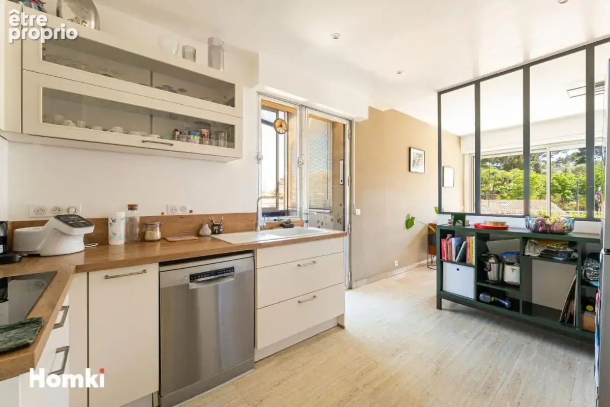 Rare à la vente : Superbe T5 traversant de 130 m² avec terrasse et vue dégagée - photo 8
