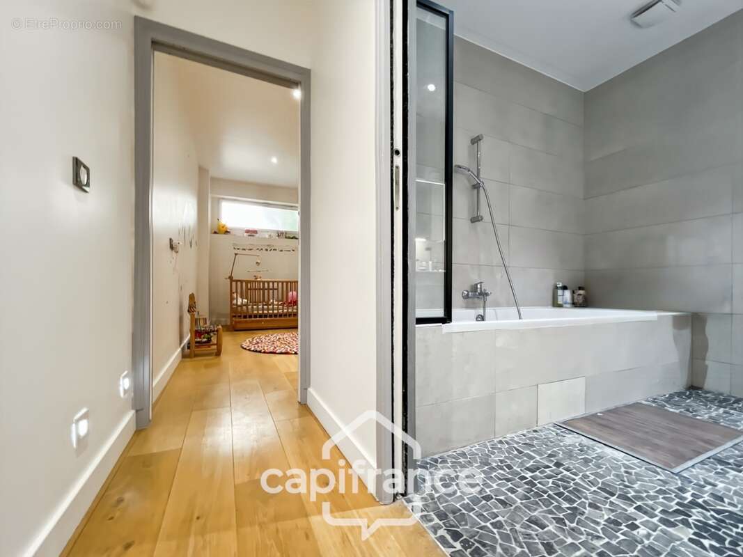 Appartement esprit maison – 164 m² – cour intérieure + box 1 voiture – rue Manessier – Nogent-sur-Marne - photo 20