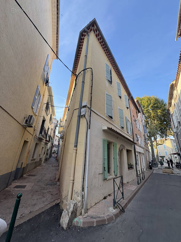 Appartement à CUERS