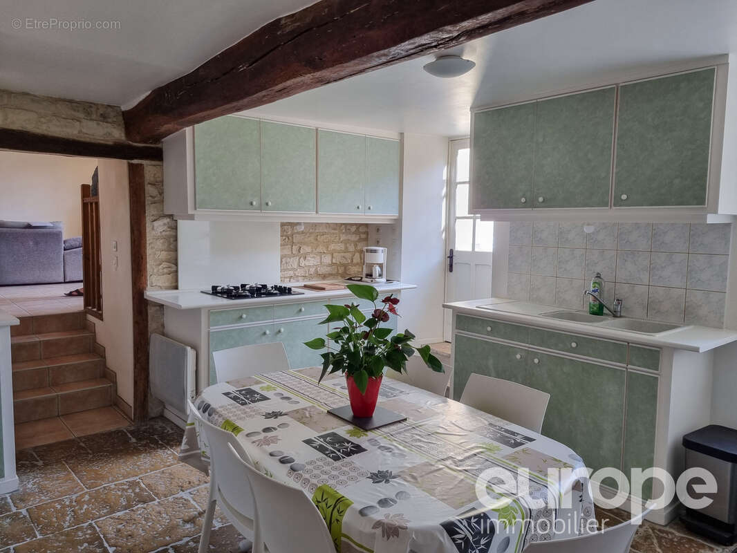 Maison à MOULINS-EN-TONNERROIS