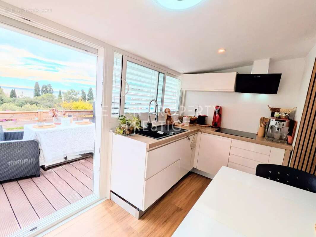 Appartement à VALLAURIS