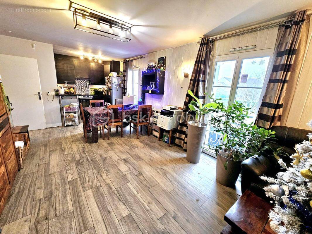 Appartement à SAINT-PIERRE-DU-PERRAY