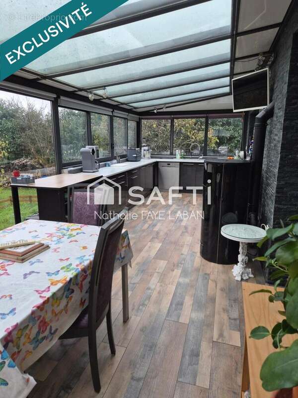 Maison 210 m² à La Puye  - photo 3