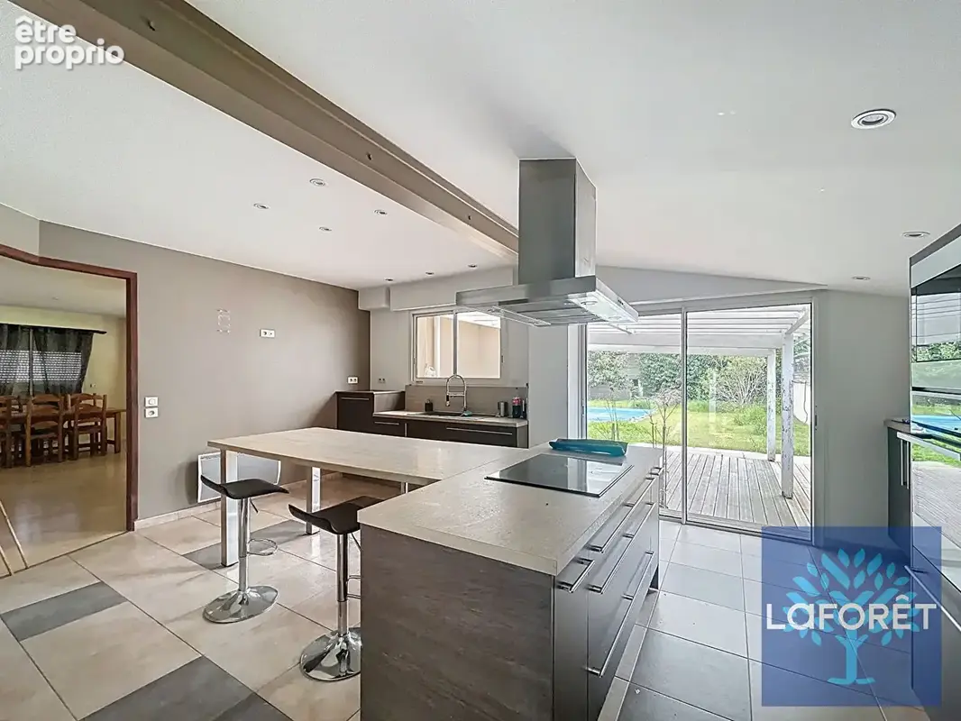 Spacieuse maison familiale de 10 pièces avec piscine. Quartier St Vincent - photo 4
