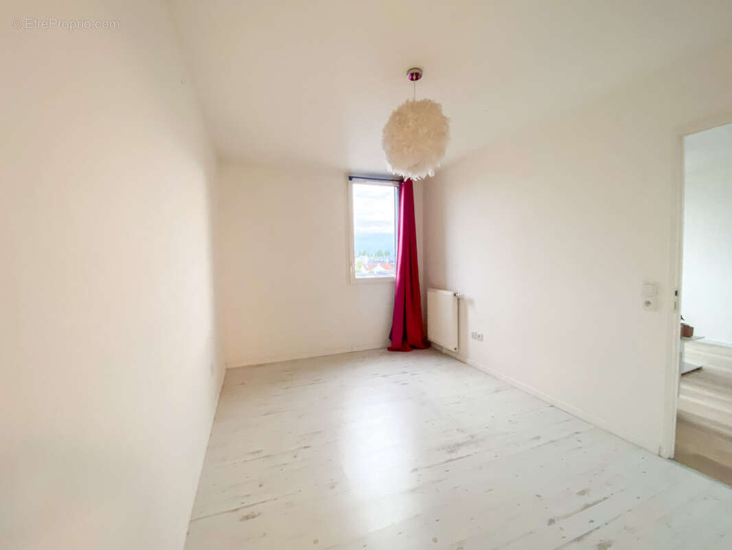 Appartement à SAINTE-GENEVIEVE-DES-BOIS