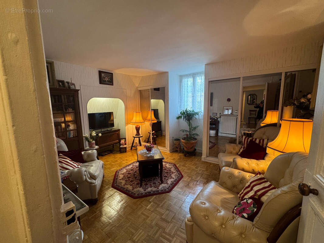 Appartement à PARIS-17E