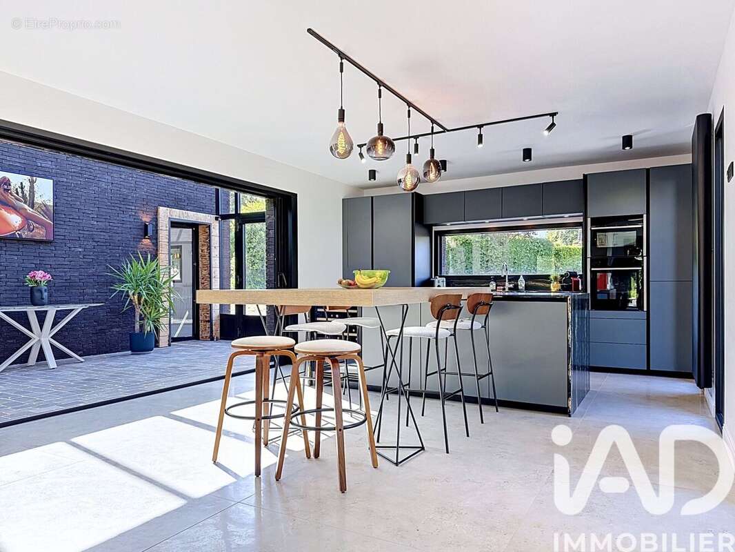 Maison 220 m² à Saint-Fuscien  - photo 3