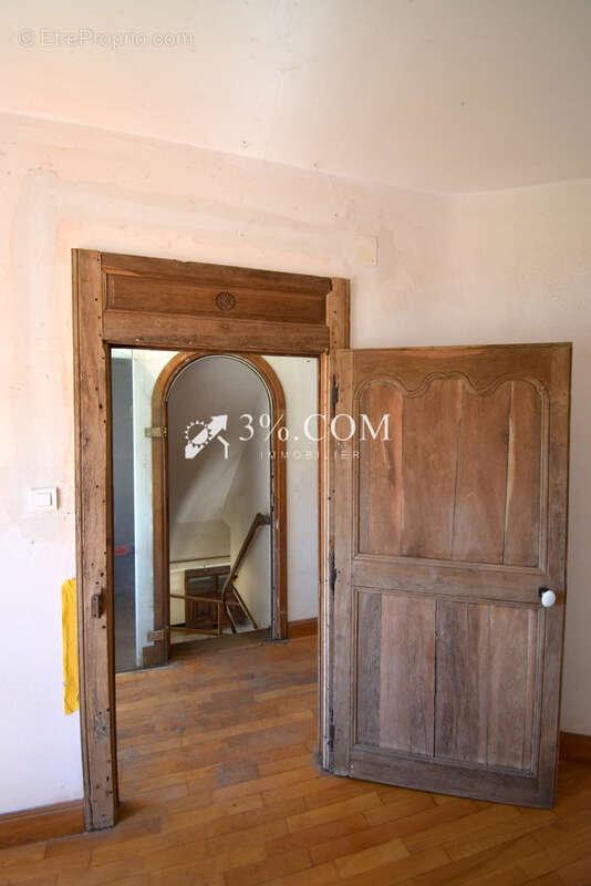 Maison de caractère de 280 m2 à rénover sur un terrain d'environ 950 m2 à FAVIERES - photo 18