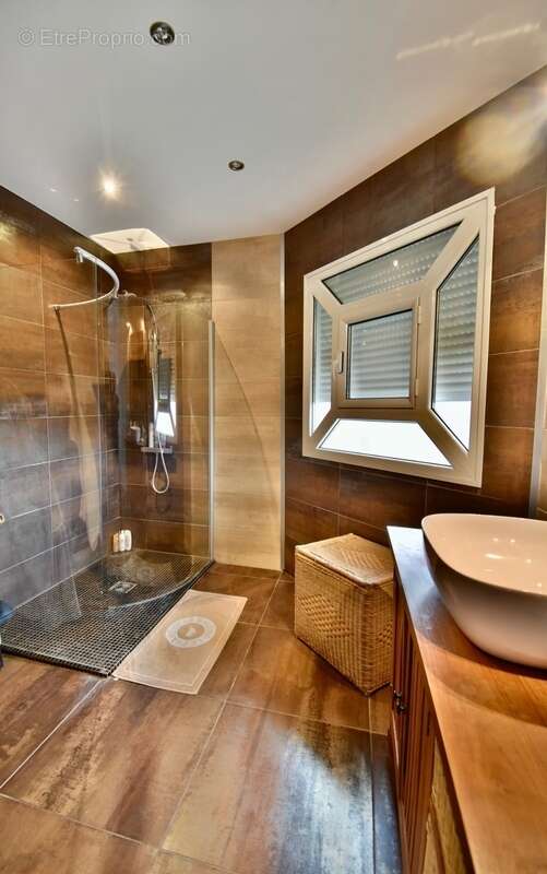 Maison à FARGUES-SAINT-HILAIRE