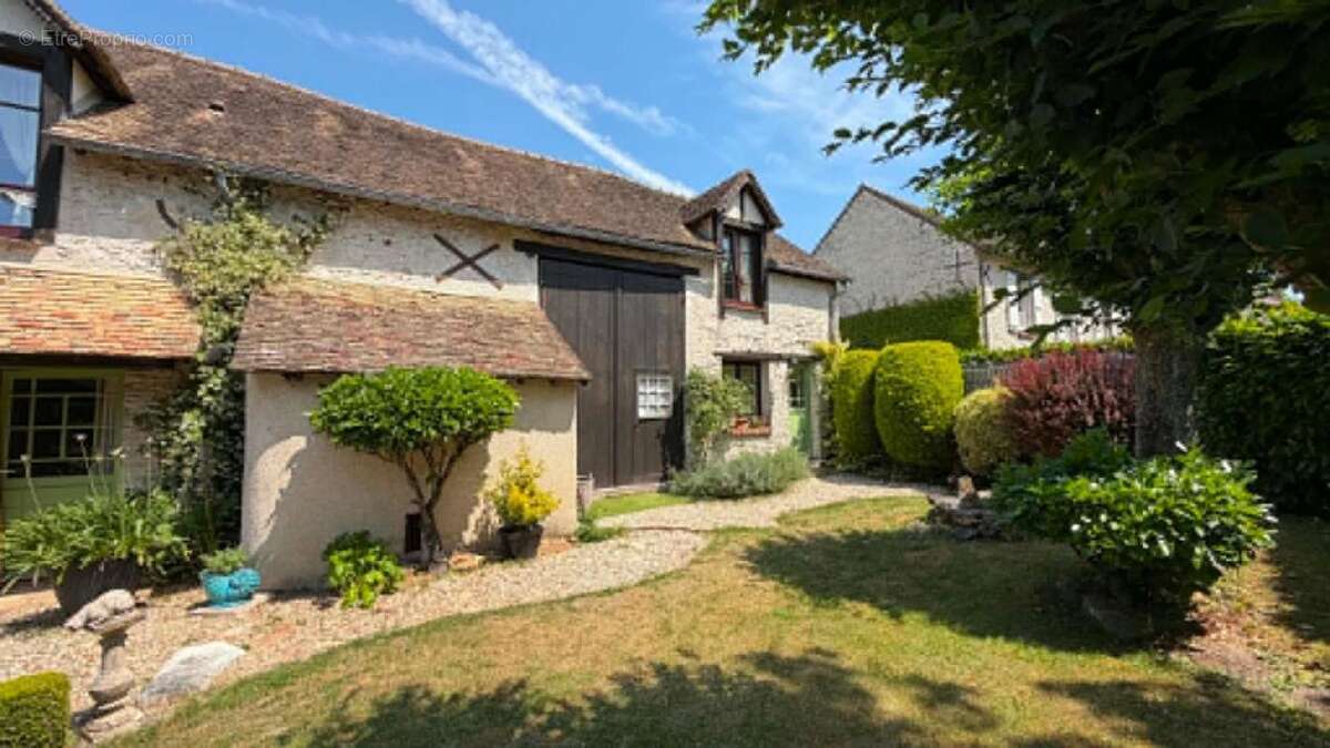 Maison à HOUDAN