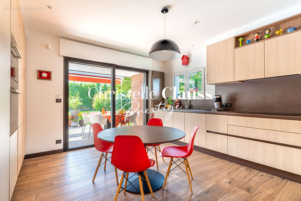 COLMAR QUARTIER SUD / Maison d'Exception avec Piscine & Spa sur 10 Ares - photo 9