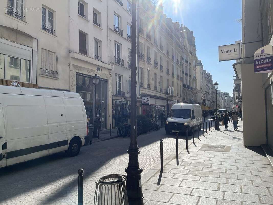 Autre à PARIS-2E