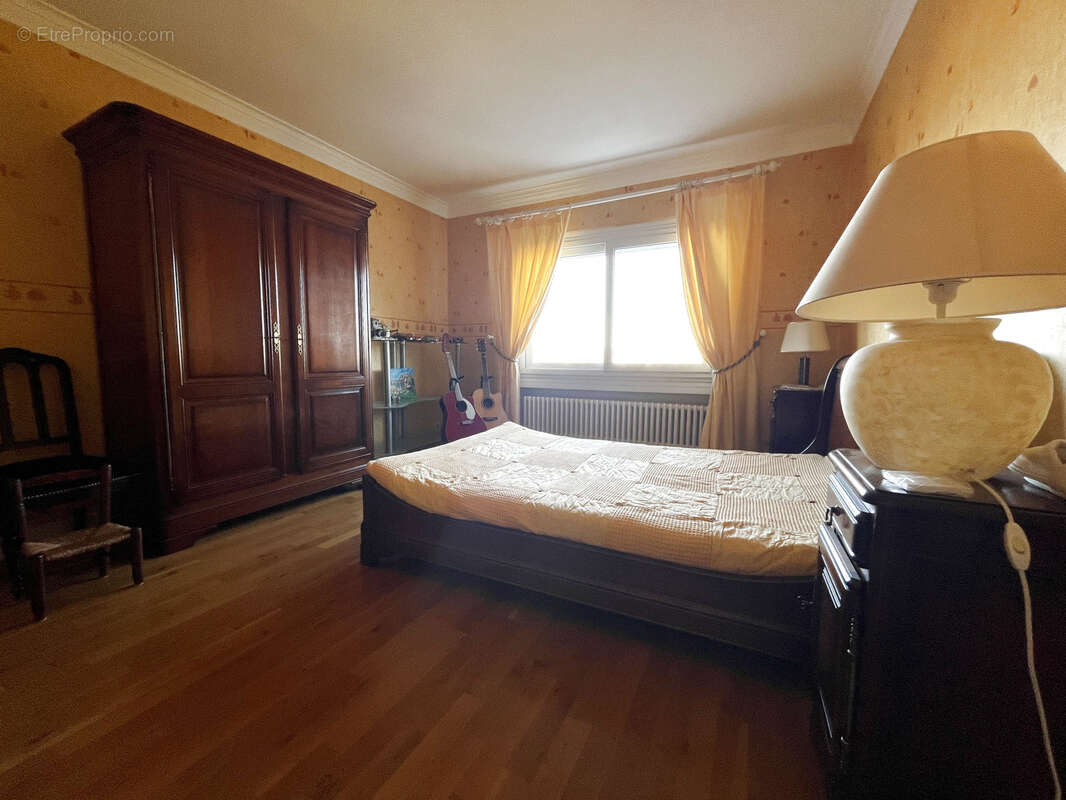 Maison à SAINT-GENEST-LERPT