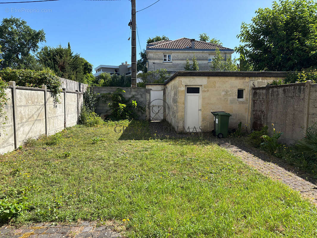 Maison pierre en retrait de rue avec jardin et garage - CAUDERAN GOLF BORDELAIS - photo 6