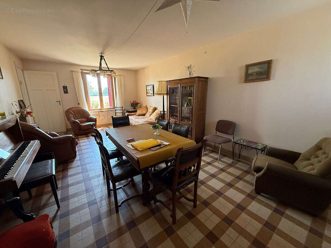 Maison à POUILLY-LES-NONAINS