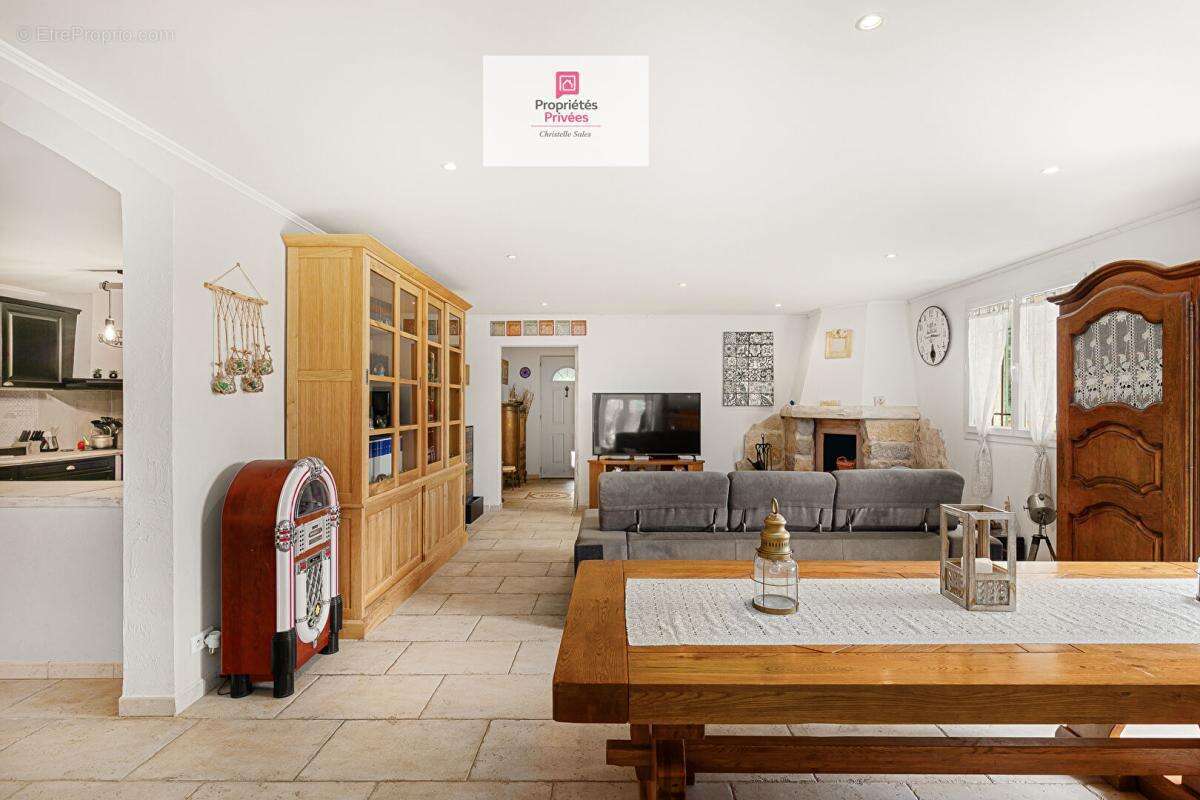 propriété de 7 pièces avec un chalet de 42 M2 avec piscine-lagon sur Tourrettes - photo 7
