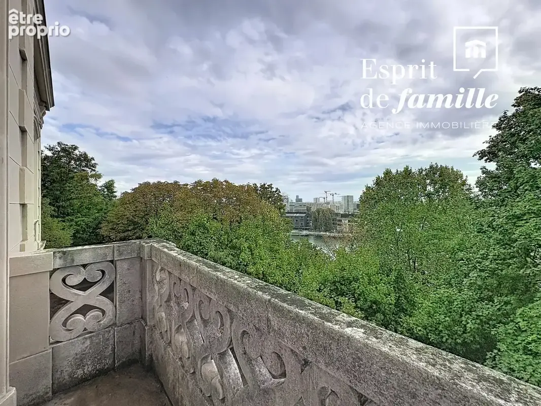 QUAI JEAN-JACQUES ROUSSEAU – Appartement de réception de 122 m² dans une maison bourgeoise - photo 12