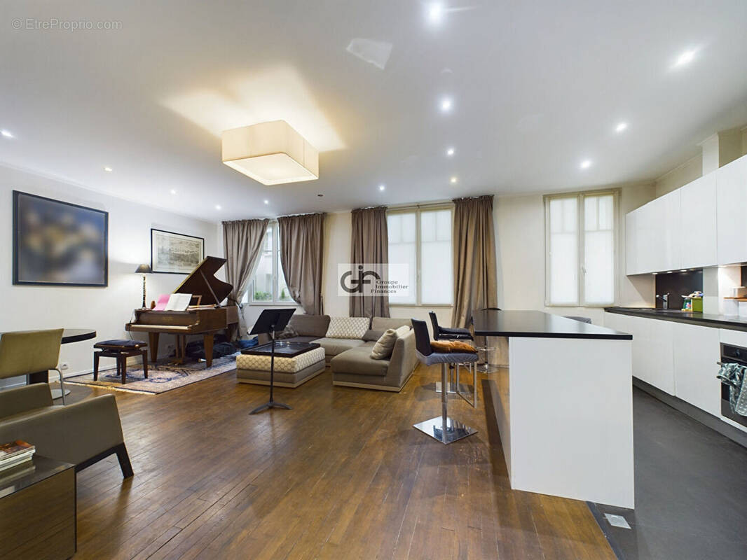 Appartement à PARIS-16E